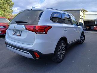 2018 Mitsubishi Outlander - Thumbnail