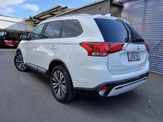 2018 Mitsubishi Outlander - Thumbnail