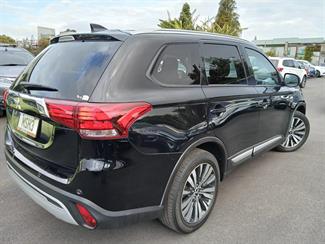 2020 Mitsubishi outlander - Thumbnail