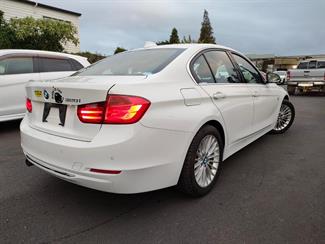 2012 BMW 320i - Thumbnail