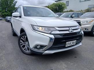 2017 Mitsubishi Outlander - Thumbnail