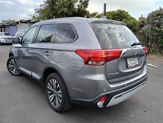 2018 Mitsubishi outlander - Thumbnail