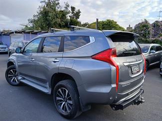 2018 Mitsubishi Pajero - Thumbnail