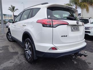 2019 Toyota Rav4 - Thumbnail