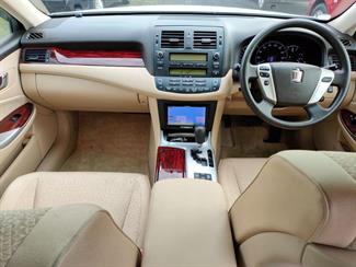 2012 Toyota Crown - Thumbnail
