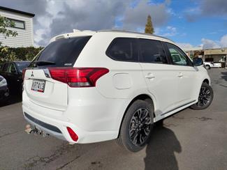 2017 Mitsubishi outlander - Thumbnail