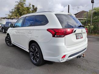 2017 Mitsubishi outlander - Thumbnail